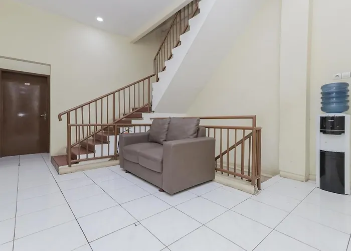 Reddoorz Near Bg Junction Surabaya Hotel