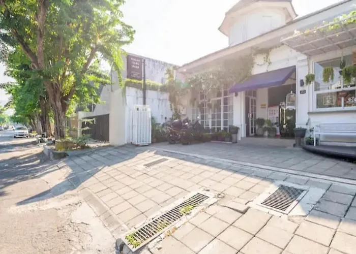 Rumah Teuku Umar Mitra RedDoorz Surabaya