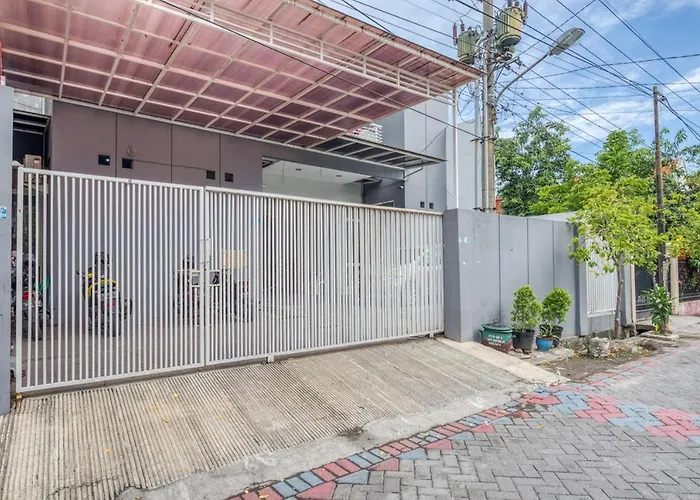 Reddoorz Near Surabaya Zoo Hotel